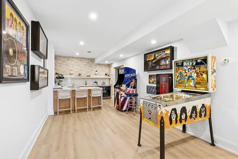 $3,395,000 | 86 Roses Grove Road, Southampton, NY 11968