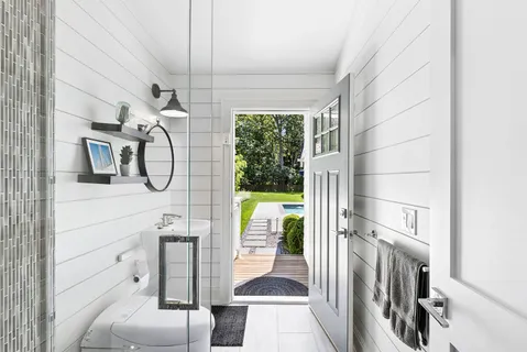 $3,395,000 | 86 Roses Grove Road, Southampton, NY 11968