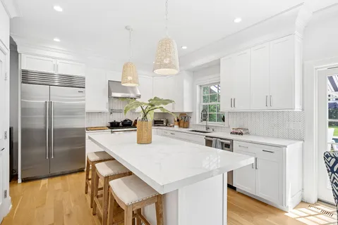 $3,395,000 | 86 Roses Grove Road, Southampton, NY 11968