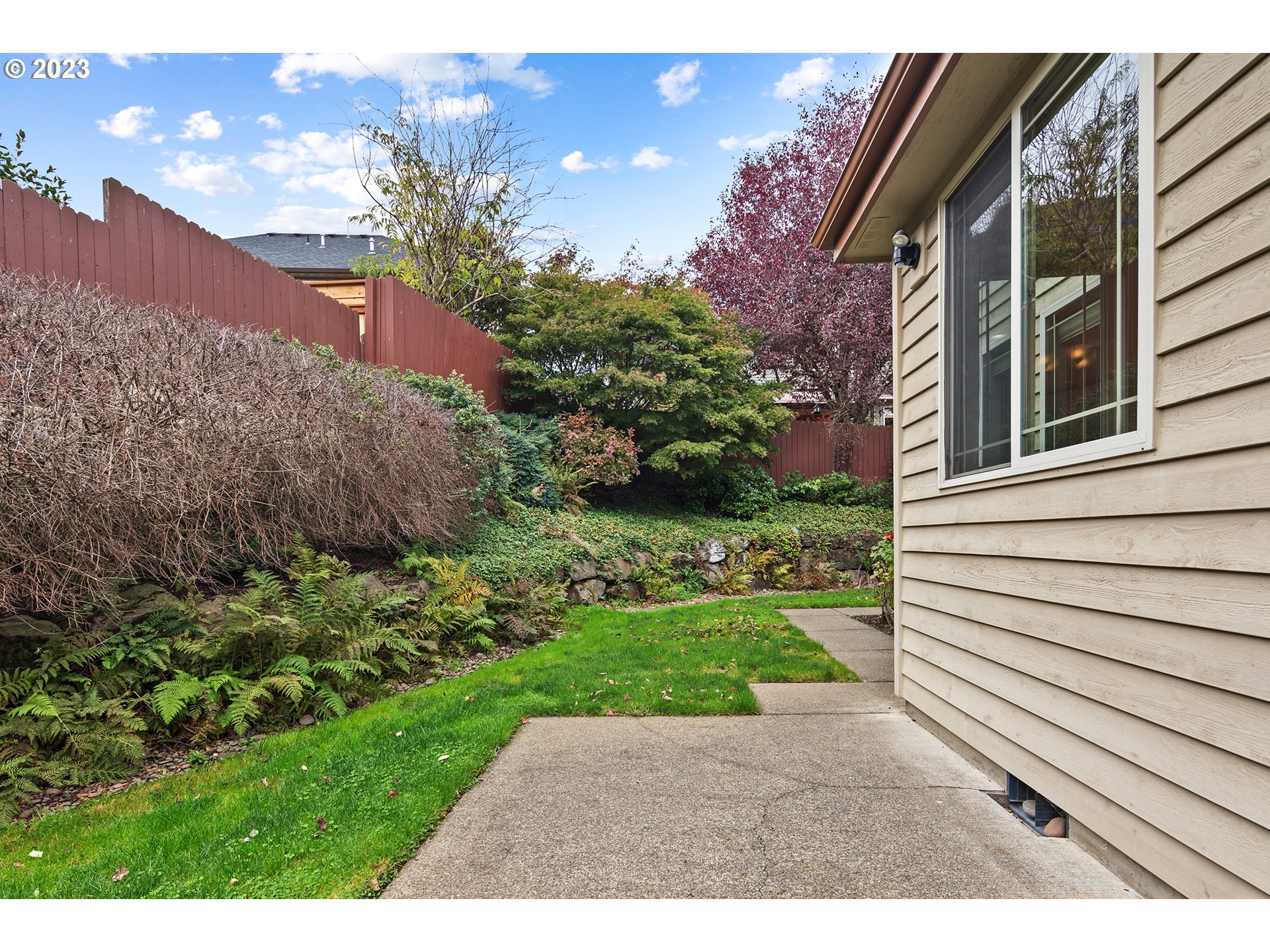 1236 Southeast 26th Drive Gresham, OR 97080 - Photo 41 of 48 a view of a backyard with plants