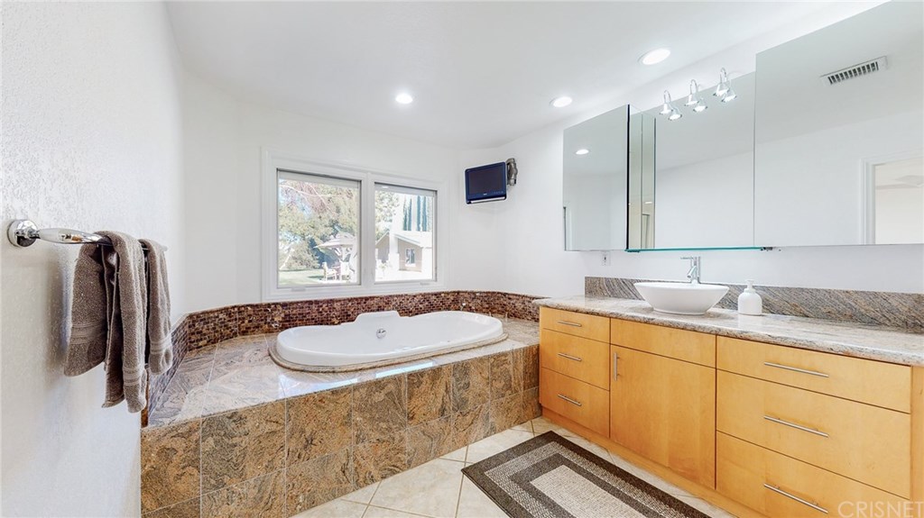 26127 Millstream Drive Canyon Country, CA 91387 - Photo 23 of 68 Master Bath