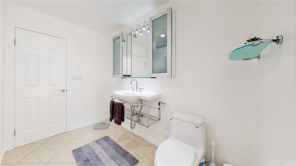 26127 Millstream Drive Canyon Country, CA 91387 - Photo 29 of 68 Guest Bathroom