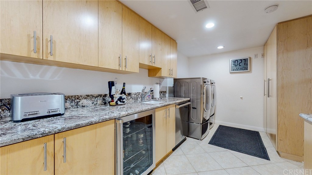 26127 Millstream Drive Canyon Country, CA 91387 - Photo 37 of 68 Butlers Pantry