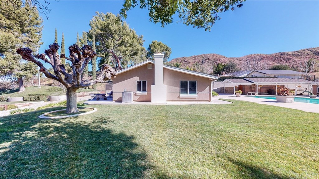 26127 Millstream Drive Canyon Country, CA 91387 - Photo 47 of 68 Yard and Side of Guest House