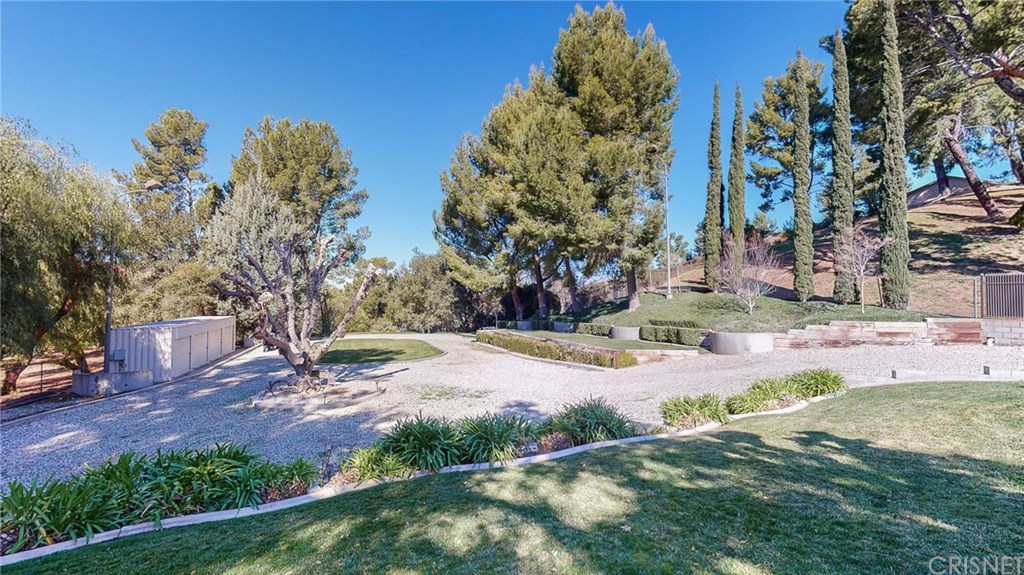 26127 Millstream Drive Canyon Country, CA 91387 - Photo 48 of 68 Lower Yard