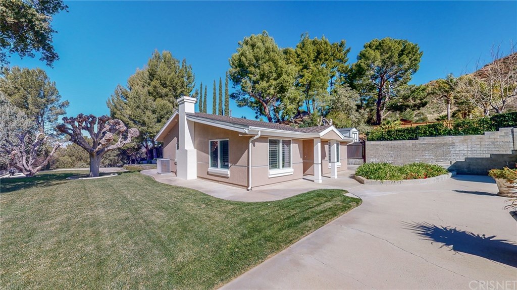 26127 Millstream Drive Canyon Country, CA 91387 - Photo 50 of 68 Yard & Guest House