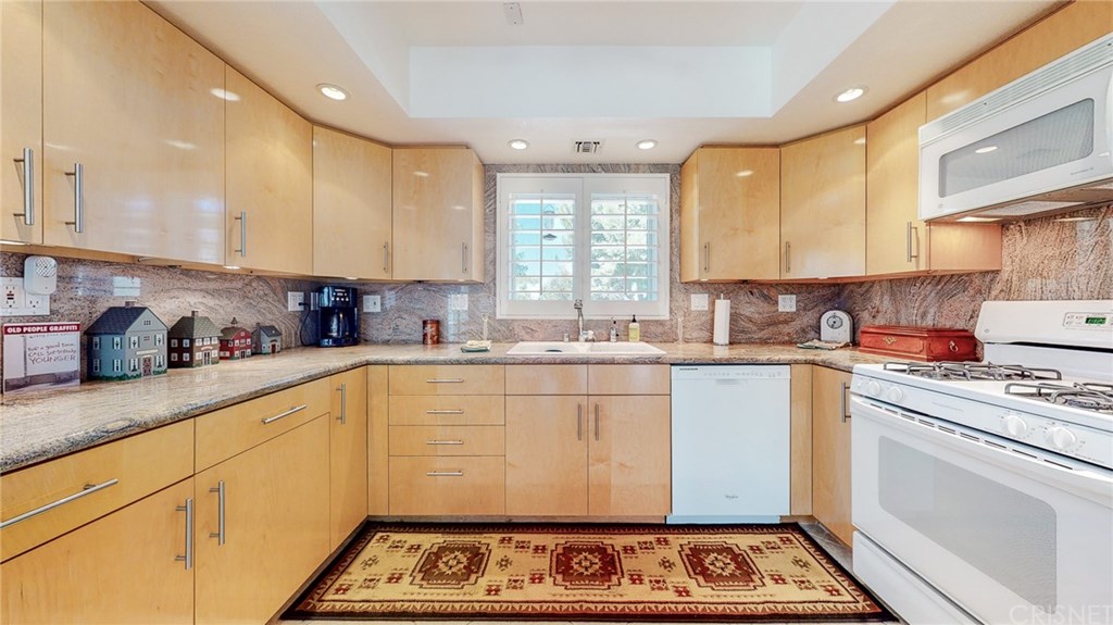 26127 Millstream Drive Canyon Country, CA 91387 - Photo 57 of 68 Guest House Full Kitchen