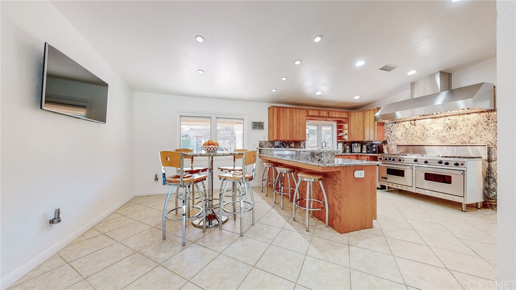 26127 Millstream Drive Canyon Country, CA 91387 - Photo 7 of 68 Kitchen and Breakfast Area