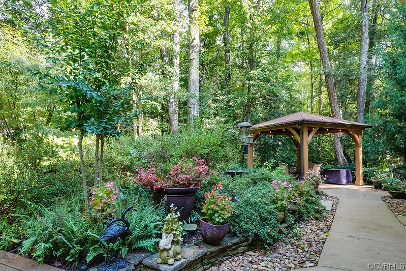 13600 Timber Ridge Court Midlothian, VA 23112 - Photo 49 of 50 a view of a backyard with sitting area