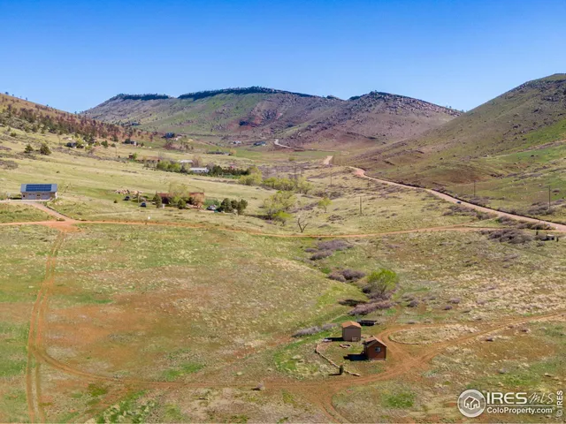 a view of an outdoor space and a yard