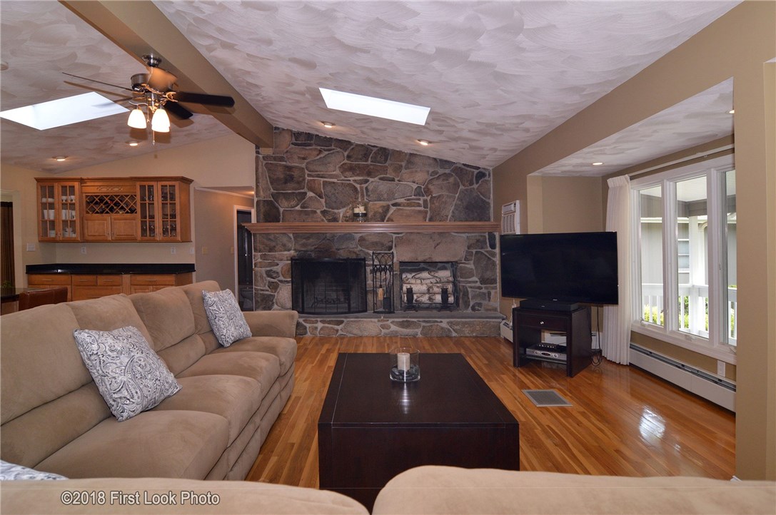 511 Cooper Road Glocester, RI 02814 - Photo 4 of 37