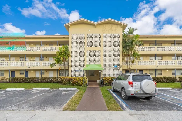 $2,200 | 11960 Northeast 19th Drive, Unit 15, North Miami, FL 33181