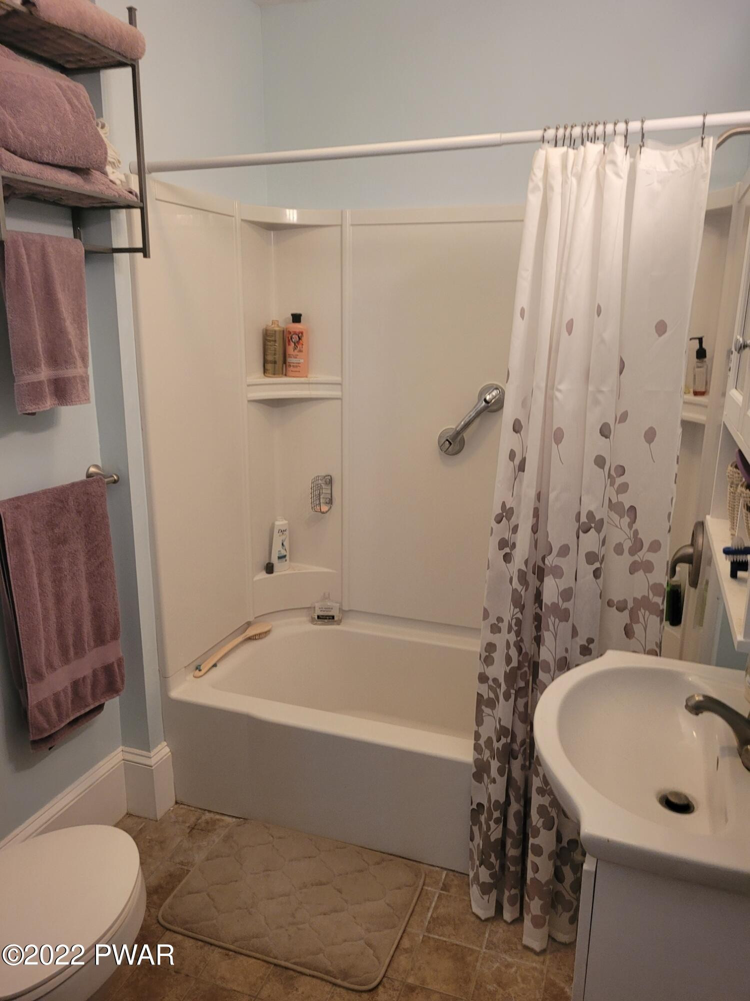 355 Honesdale Road Waymart, PA 18472 - Photo 17 of 27 Main Floor Bath