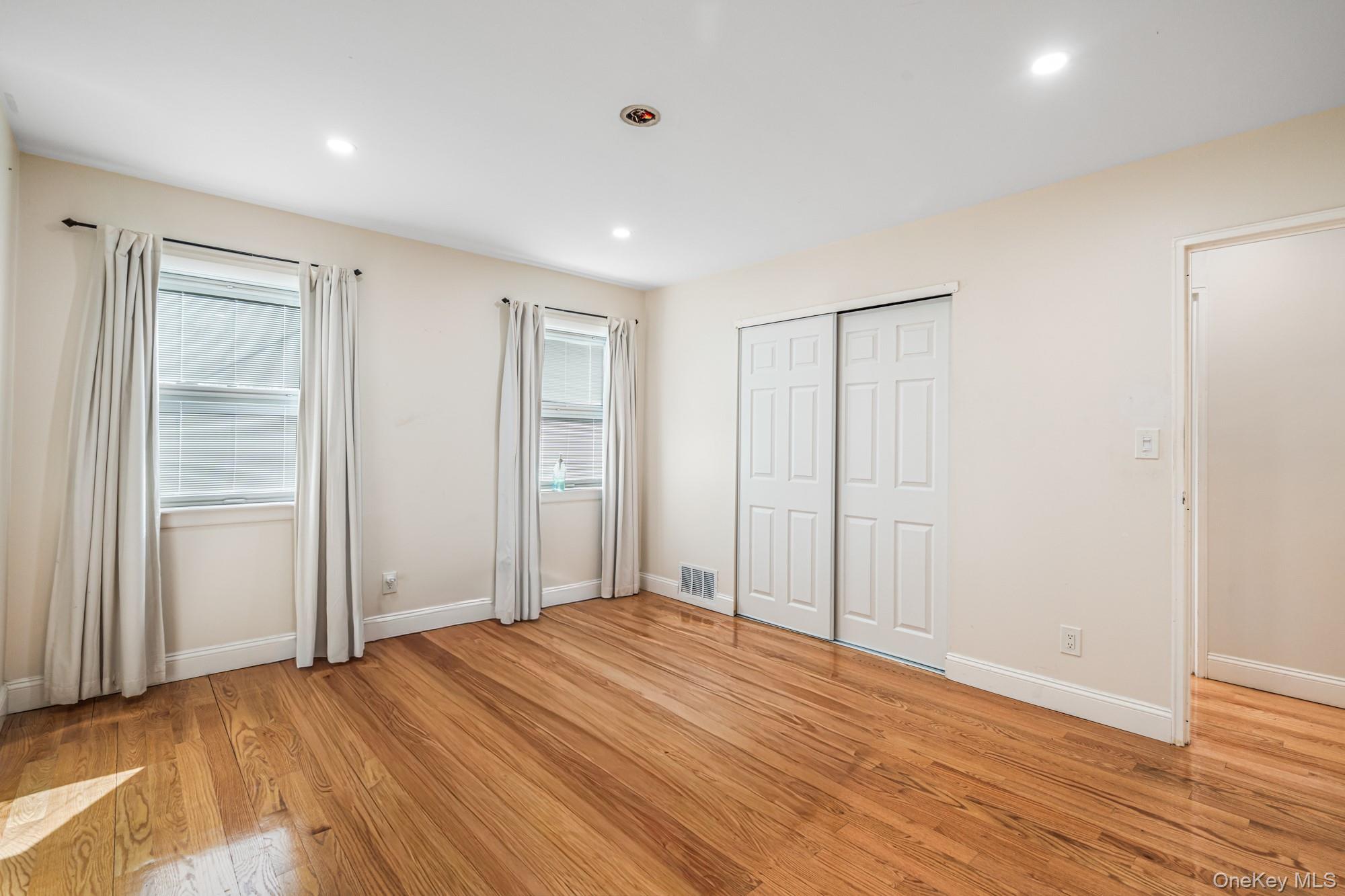65 39th Street Islip, NY 11751 - Photo 15 of 30
