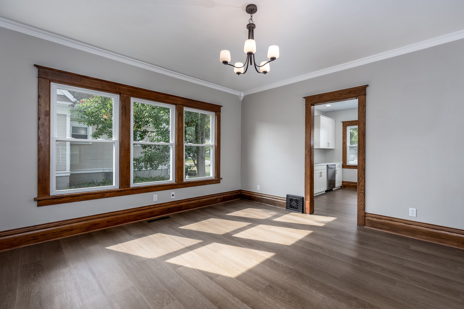 643 State Street Ottawa, IL 61350 - Photo 6 of 31 Gallery Image 6