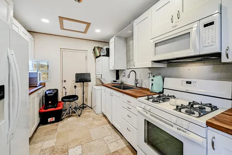 $899,000 | 840 Windy Shores Loop, Spicewood, TX 78669