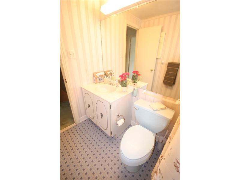 1524 Greentree Road Pittsburgh, PA 15220 - Photo 12 of 24 Full Bath.