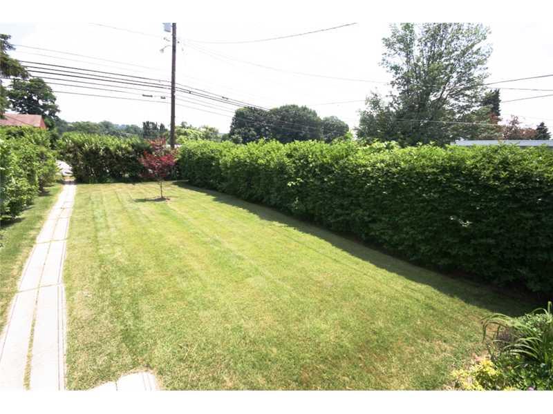 1524 Greentree Road Pittsburgh, PA 15220 - Photo 23 of 24 Yard/Garden.