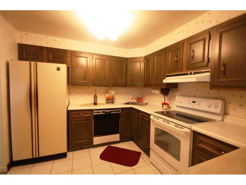1524 Greentree Road Pittsburgh, PA 15220 - Photo 9 of 24 Kitchen.