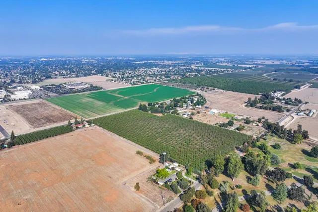 $6,790,000 | 27274 South Mooney Boulevard, Visalia, CA 93277
