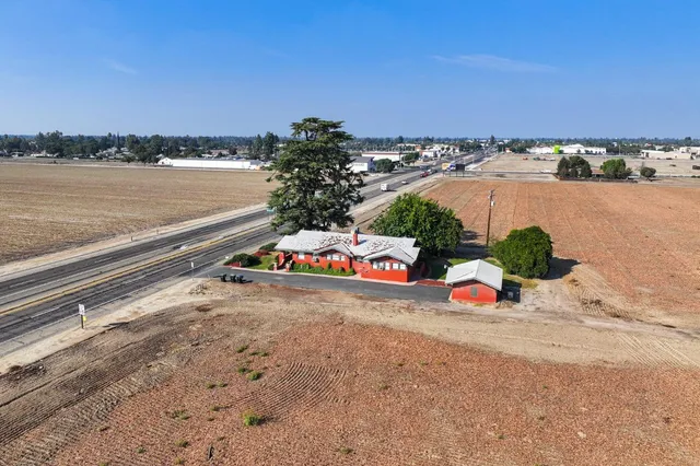 $6,790,000 | 27274 South Mooney Boulevard, Visalia, CA 93277