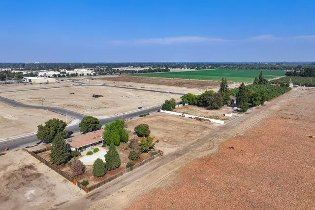 $6,790,000 | 27274 South Mooney Boulevard, Visalia, CA 93277