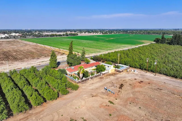 $6,790,000 | 27274 South Mooney Boulevard, Visalia, CA 93277