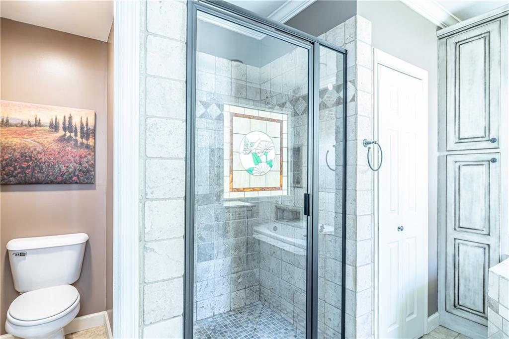113 Warwick Way Rome, GA 30161 - Photo 26 of 49 a bathroom with a toilet and a shower