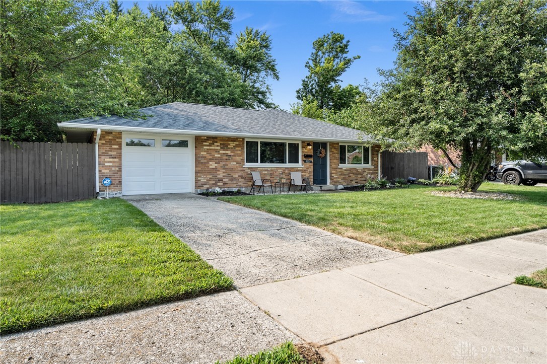 3697 Endover Road Kettering, OH 45439 - Photo 3 of 36