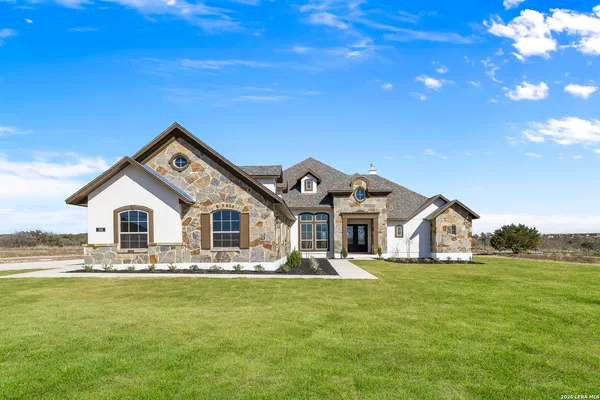 $823,422 | 241 Stone Loop, Castroville, TX 78009