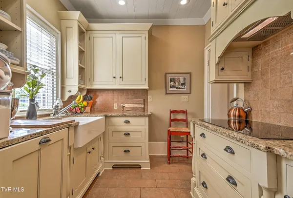 $749,900 | 1549 Highway 126, Bristol, TN 37620