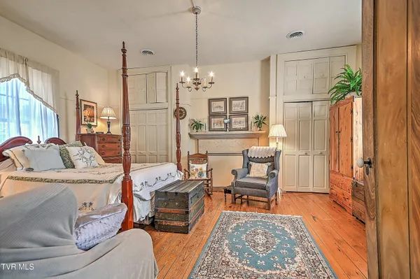 $749,900 | 1549 Highway 126, Bristol, TN 37620