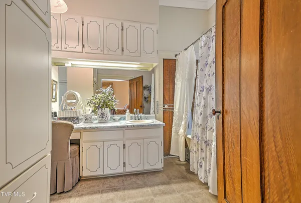 $749,900 | 1549 Highway 126, Bristol, TN 37620