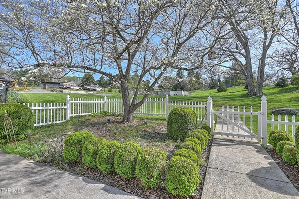 $749,900 | 1549 Highway 126, Bristol, TN 37620