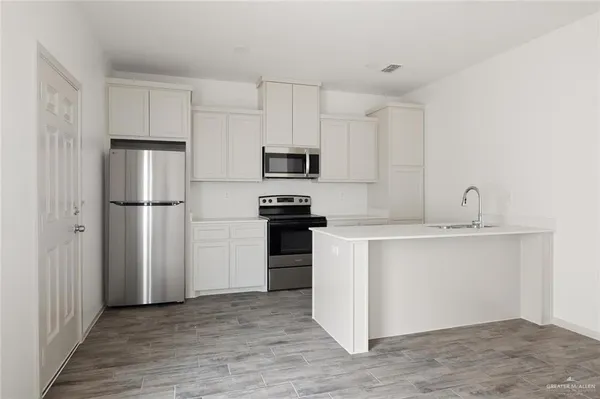 $1,200 | 1301 Valle Vista Street, Unit 2, Alamo, TX 78516
