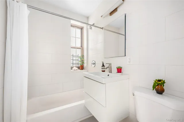 $320,000 | 1100 Grand, Unit 4A | Morrisania