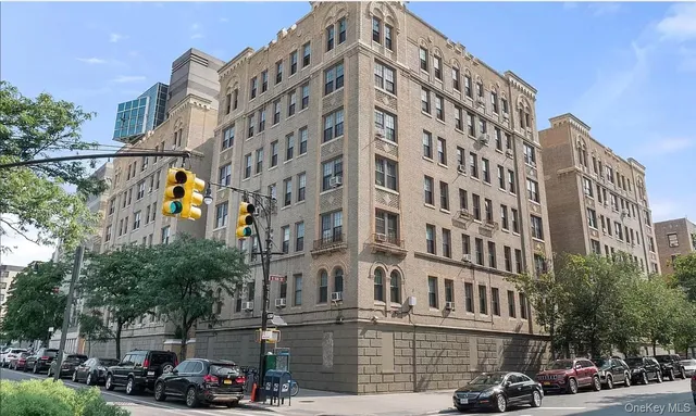 $320,000 | 1100 Grand, Unit 4A | Morrisania