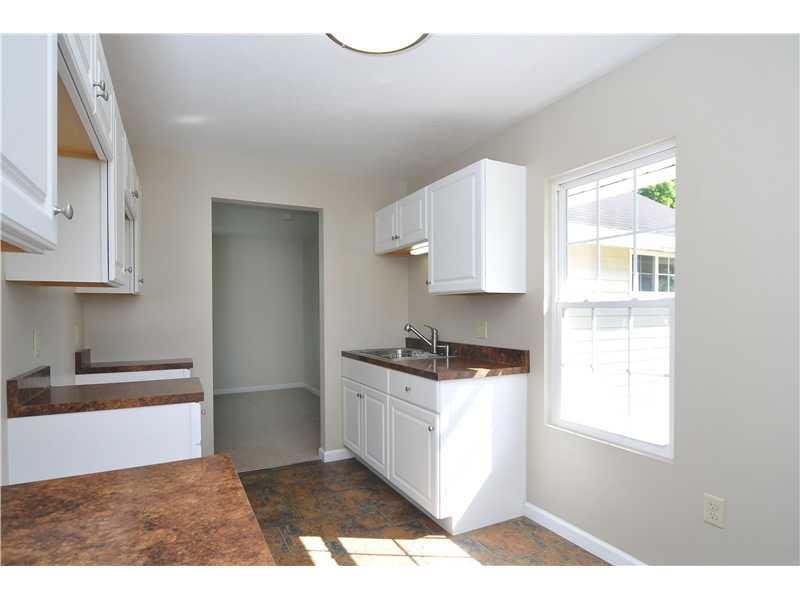 1087 Chapel Road Monaca, PA 15061 - Photo 5 of 16 Kitchen.