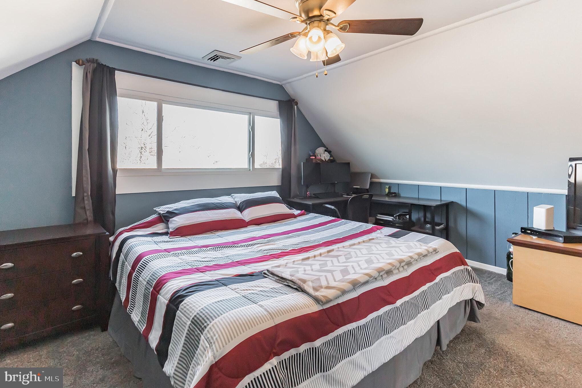 40 Iris Road Levittown, PA 19057 - Photo 22 of 30 Second Floor Primary Bedroom