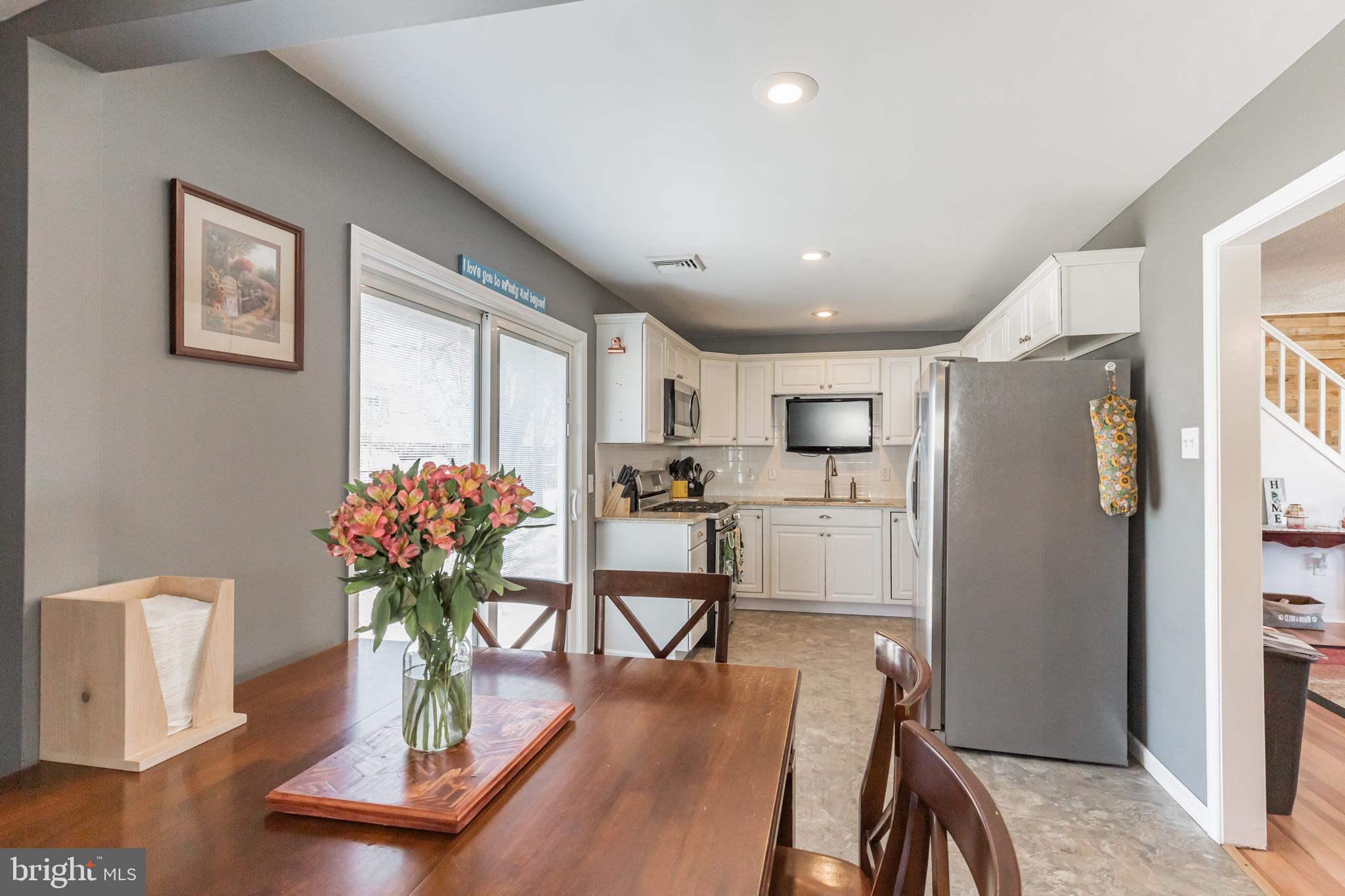 40 Iris Road Levittown, PA 19057 - Photo 9 of 30 I See Nice white cabinets!