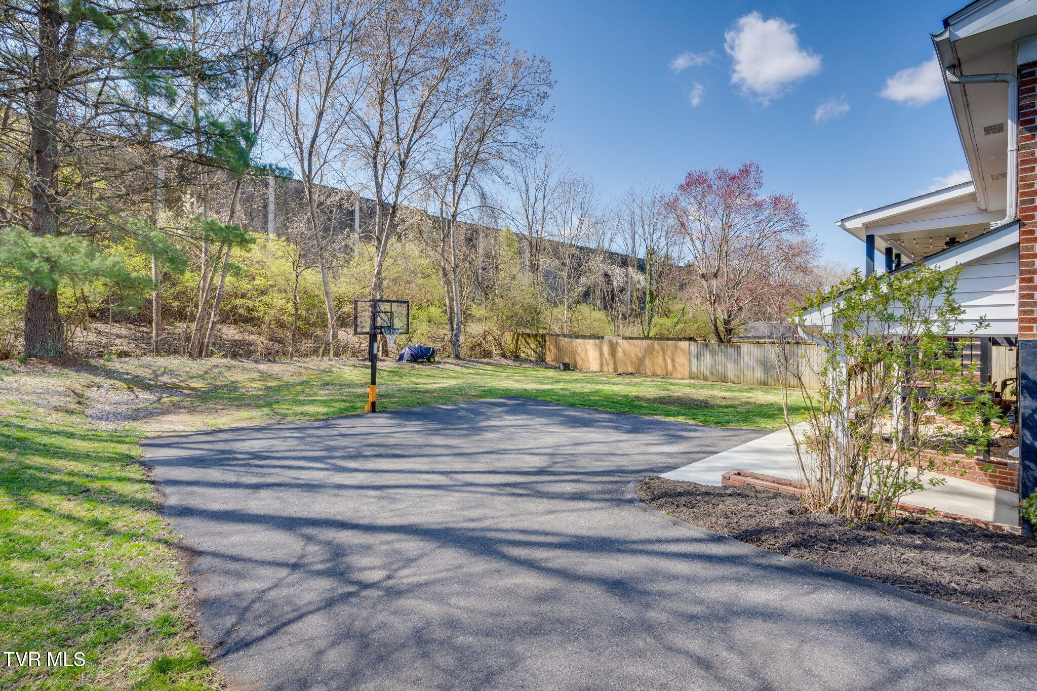 324 Green Valley Road Bristol, VA 24202 - Photo 32 of 42 030