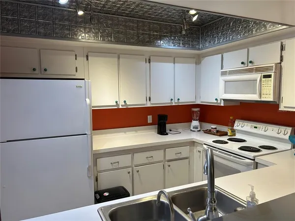 $2,600 | 6102 7th Avenue West, Unit 6102, Bradenton, FL 34209