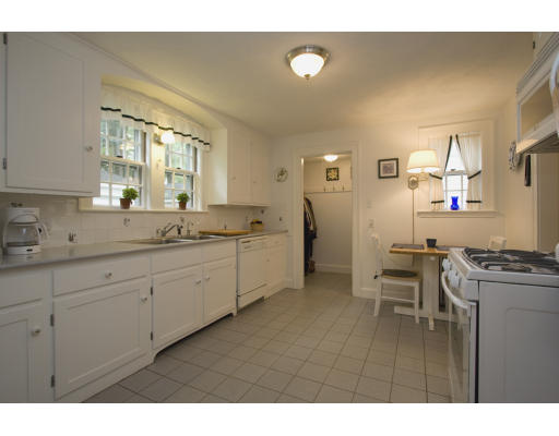 57 Fisher Road Arlington, MA 02476 - Photo 5 of 18 Gallery Image 5
