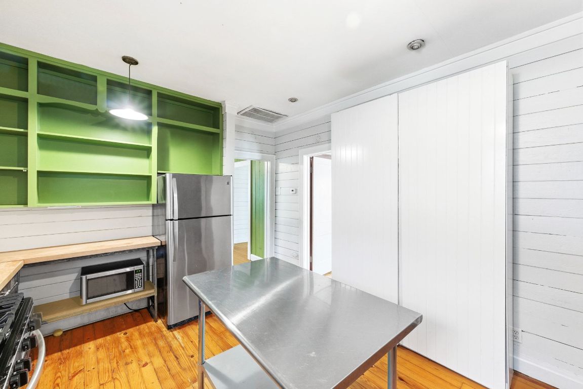 2505 Willow Street Austin, TX 78702 - Photo 12 of 26