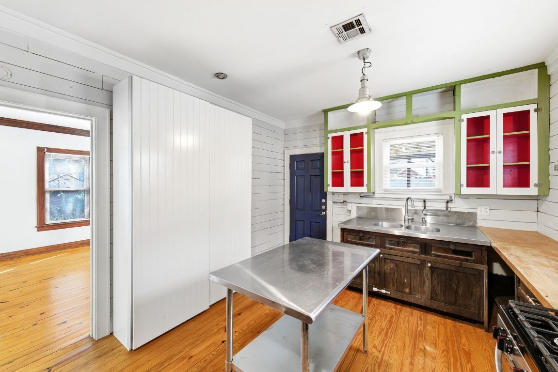 2505 Willow Street Austin, TX 78702 - Photo 14 of 26