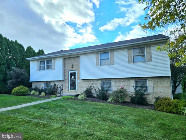 $279,900 | 551 Christopher Drive, Wernersville, PA 19565