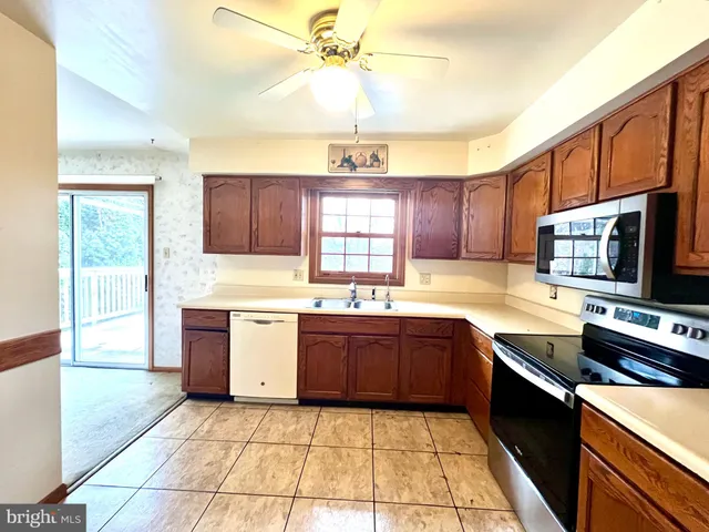 $279,900 | 551 Christopher Drive, Wernersville, PA 19565