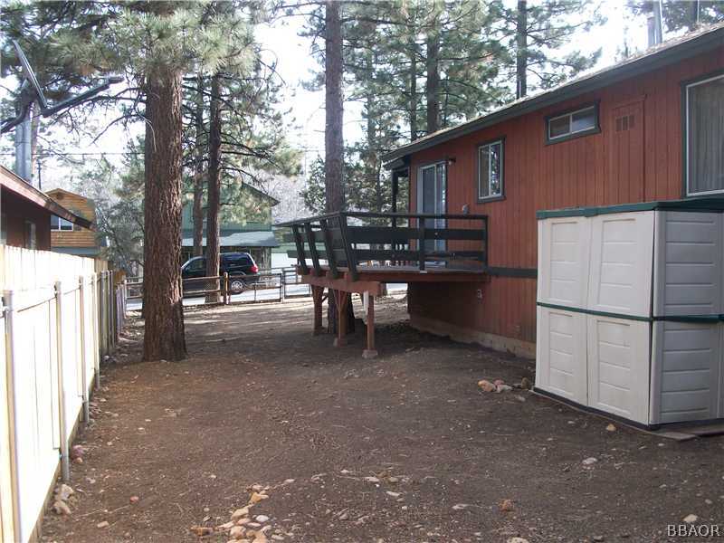 402 Riverside Sugarloaf, CA 92386 - Photo 18 of 18 a view of a patio with table and chairs