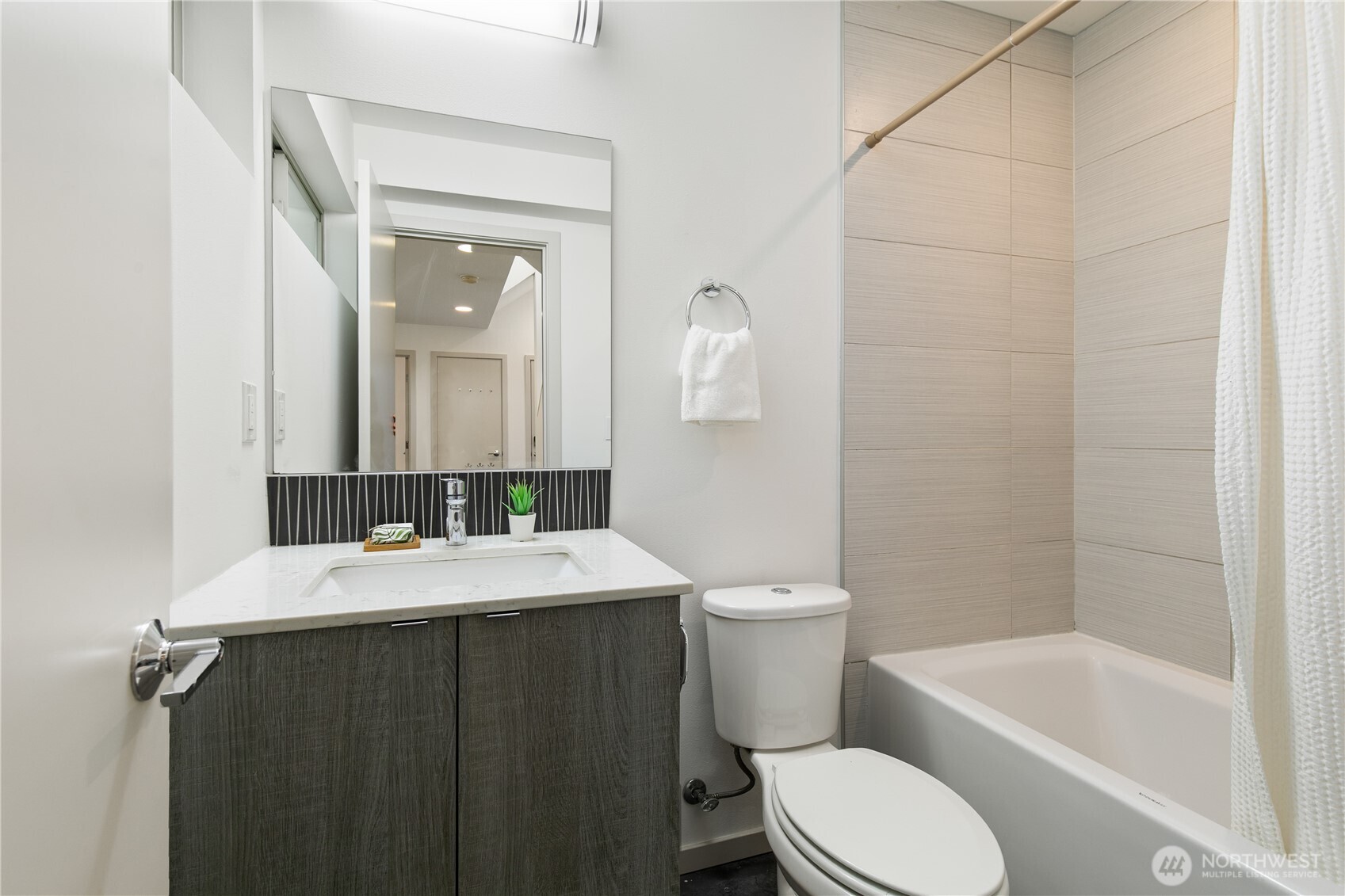 6729 14th Avenue Northwest, Unit B Seattle, WA 98117 - Photo 25 of 36 a bathroom with a sink a toilet and bathtub