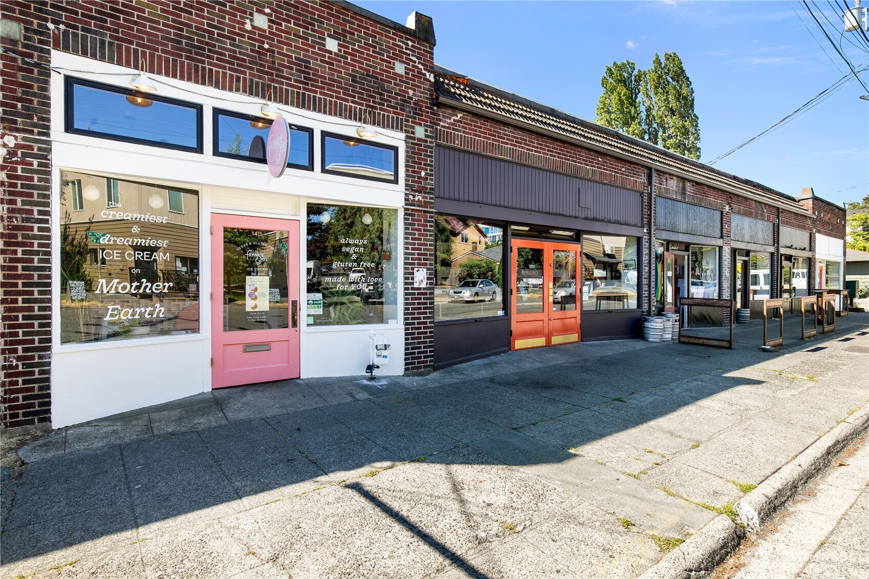 6729 14th Avenue Northwest, Unit B Seattle, WA 98117 - Photo 34 of 36 a view of a building with a outdoor space